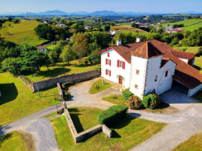 Maison de 5 chambres avec jardin clos et wifi a Bardos, Bardos